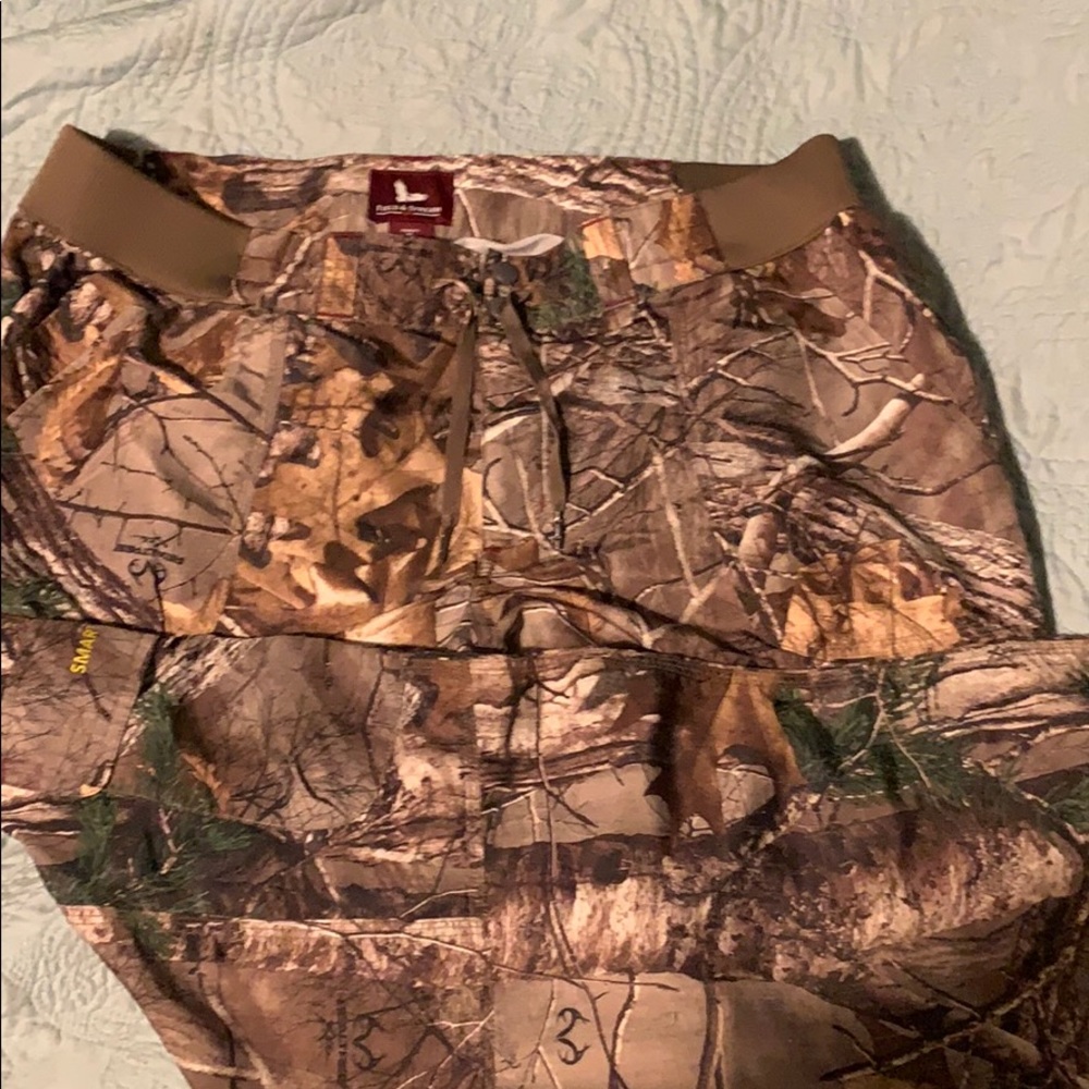 Women’s camo hunting pants